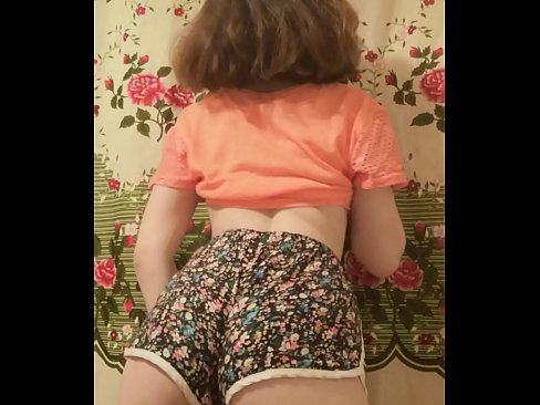 ❤️ Leanbh óg sexy ag baint dá shorts ar cheamara ️❌ Porn fb linn