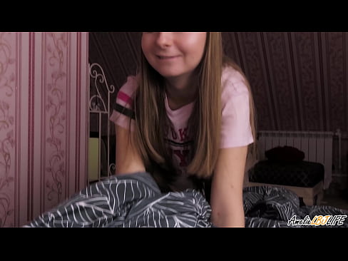 ❤️ Tarraingíonn Blondie BFF go domhain uirthi agus faigheann sí cum ina béal ️❌ Porn fb linn